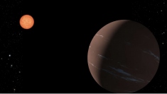 赤色矮星TOI-715（左の赤い星）を周回するスーパーアース（右に描かれた惑星）のイメージ画像　(c) NASA/JPL-カリフォルニア工科大学