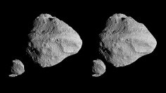 2023年11月にNASAの探査機ルーシーに捉えられた小惑星ディンキネシュとセラムの立体画像ペア。(c) NASA / Goddard / SwRI / Johns Hopkins APL / NOIRLab for the original images / Brian May / Claudia Manzoni for the images