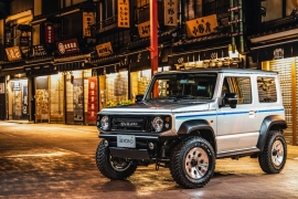 JA22型オマージュのフェイスグリルとリベルテバンパーが特徴のデモカー「CODE06」(画像:ラスター発表資料より) JA22型オマージュのフェイスグリルとリベルテバンパーが特徴のデモカー「CODE06」(画像:ラスター発表資料より)