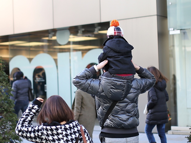 乾燥した空気や室内の暖房などによって、肌は水分を失いやすくなり、かさつきやひび割れ、痒みなどのトラブルを引き起こす原因となる
