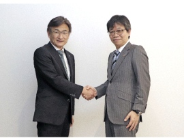 マツダ取締役専務執行役員兼CTO 廣瀬一郎氏(写真左)、ローム取締役専務執行役員 東克己氏(右)