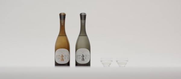 日本を代表する酒どころ「灘五郷」の老舗酒蔵・白鶴酒造も、280年に及ぶ長い歴史の中で培ってきた最高峰の技術を詰め込んだプレミアム日本酒「天空」を展開している