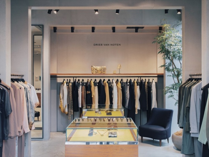 「ドリス ヴァン ノッテン」が青山店をリニューアルオープン