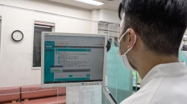 薬歴入力の様子(画像:日本調剤の発表資料より) 薬歴入力の様子(画像:日本調剤の発表資料より)