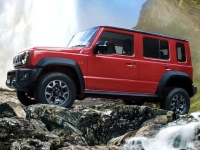 世界販売台数シリーズ累計で350万台を超える軽量クロカン四駆「ジムニー」に加わった5ドア版「ジムニーノマド」　価格は265.1万円から