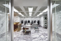 「トム ブラウン」が東京・銀座に新たな旗艦店「トム ブラウン 銀座店」をオープン