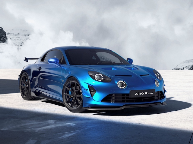 アルピーヌA110の究極のスポーツ&オートクチュールモデル　アルピーヌA110R ULTIME、4200.0万円(税込み)、LA BLEUEが5200.0万円(同)