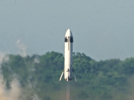 北海道広尾郡大樹町で6月17日 16時15分、ホンダのロケット専用実験設備で打ち上げたホンダ完全オリジナル「再使用型ロケット(RLV)」 北海道広尾郡大樹町で6月17日 16時15分、ホンダのロケット専用実験設備で打ち上げたホンダ完全オリジナル「再使用型ロケット(RLV)」