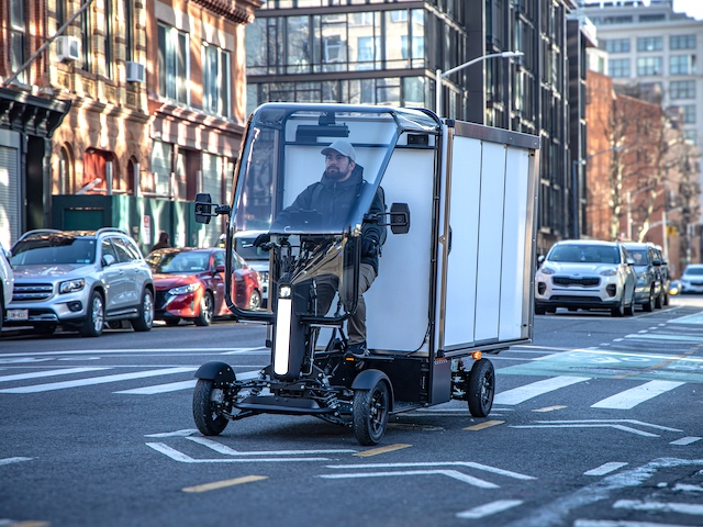 新事業「Fastport」が製作する配送用の電動アシストマイクロモビリティ「Fastport eQuad」のプロトタイプ　最高時速20km/h、最大積載量295kg、航続距離約37km