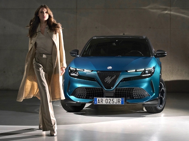 新型コンパクトSUV「Alfa Romeo Junior」の日本導入を記念して200台限定でリリースする「Junior Ibrida Speciale」　価格533.0円(税込)