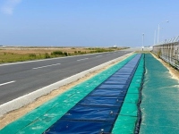 積水化学工業と積水ソーラーフィルム、関西エアポート神戸が神戸空港で6月から開始した実証実験の様子（画像: 神戸市の発表資料より）