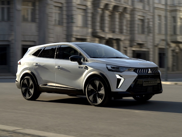 2025年内より欧州で順次販売を開始する新型コンパクトSUV,三菱「グランディス」　同車は仏ルノー社のスペイン・バリャドリード工場でOEM生産される