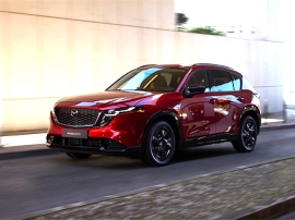 全長×全幅×全高4690mm×1860mm×1695mm、搭載するパワーユニットは当面e-SKYACTIV G 2.5(2.5リッターガソリン・マイルドハイブリッド付)だけ、組み合わせるトランスミッションはSKYACTIV-DRIVE (6EC-AT)