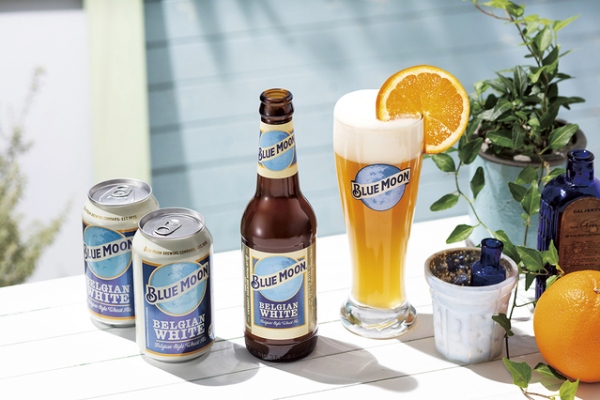 神奈川県葉山町の一色海岸にある「Blue Moon」も若者たちに人気の海の家の一つ