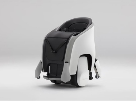 Honda「UNI-ONEサービス契約」の販売パッケージには以下の内容を含む。UNI-ONE本体、交換式バッテリー(2個)、充電器、定期点検、オンサイト修理サービス、コールセンター、保険、運用管理システム(アプリ)