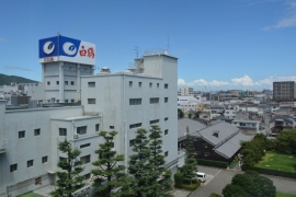 BLUE MOON ブランドオーナーであるモルソンクアーズ社と白鶴酒造両社との協力関係がより強固になったことを背景に、品質を維持しつつ、生産コストの削減を実現したことによるものだという