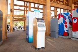 大阪・関西万博に設置された「マイボトル洗浄機」(画像: 象印マホービンの発表資料より) 大阪・関西万博に設置された「マイボトル洗浄機」(画像: 象印マホービンの発表資料より)