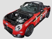 「K-OPEN ランニングプロト」の先行スタディ車はエンジンを助手席側に傾け、前後だけでなく左右の重量配分も適正化したユニットをフロントミッドに縦置きFRのスポーツコンセプトスタディモデルだ