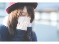現代のスキンケアは昨今の日やけ止め市場でも、紫外線から肌を守るだけでなく、日焼け止めにエイジングケア効果や肌色補正効果を求める声が高まっている
