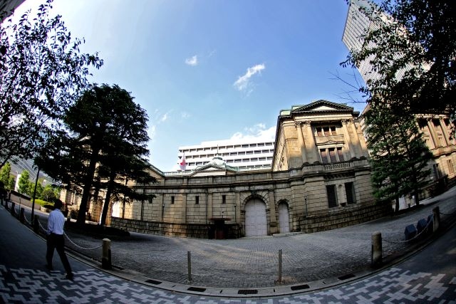 1000兆円超の借金、実は「貸している」のはあなた?銀行・年金を通じて国債を支える日本独自の資金循環
