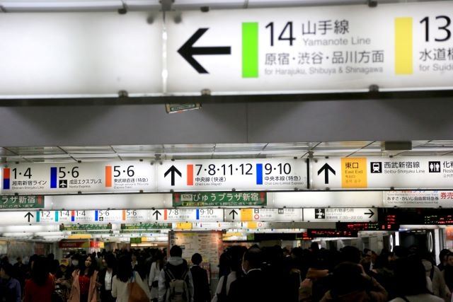 モノから「サービス」へ。外食・宿泊代の高騰が示す、デフレ脱却の最終局面