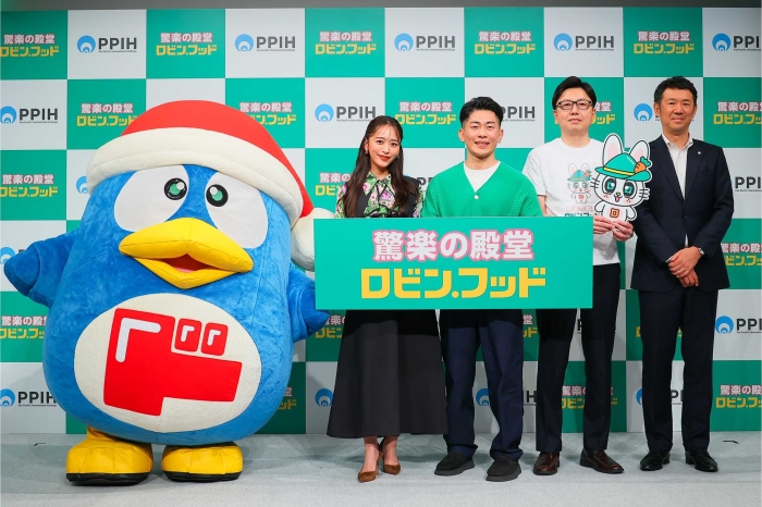 新業態店舗「驚楽（きょうらく）の殿堂　ロビン・フッド」の発表会の様子。