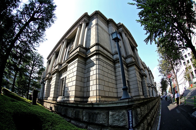 159円台、家計負担「数万〜10万円弱」増の試算。約30年ぶりの円安水準