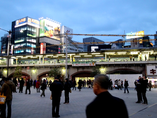 「話し合い」だけで終わる会議の正体。結論を出すための「責任と人数」の設計術