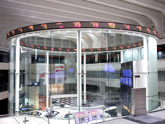 日経平均5万2252円、前日の急落から急反発　158円台の円安水準が支援