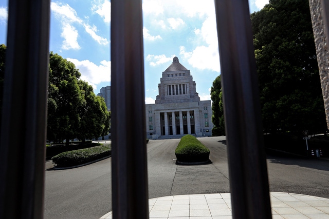 物価高対策に数十兆円。家計支援の「3本柱」と財政悪化の懸念
