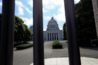 物価高対策に数十兆円。家計支援の「3本柱」と財政悪化の懸念