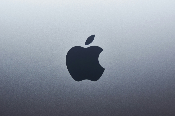 Appleの次期フラッグシップとみられるiPhone 18 Pro Maxでは、デザインの大幅刷新よりもカメラ機能の改良が注目されている。Photo by Sumudu Mohottige on Unsplash