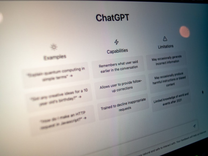 米フロリダ州のジェームズ・ウースマイヤー司法長官は、ChatGPTの安全対策に重大な不備があったとして、開発元のOpenAIと同社CEOのサム・アルトマン氏を相手取る民事訴訟を提起した。Photo by Emiliano Vittoriosi on Unsplash