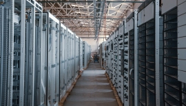ソフトバンクグループは、フランスで合計5GWのAIデータセンターを建設・運営する計画を発表した。Photo by İsmail Enes Ayhan on Unsplash