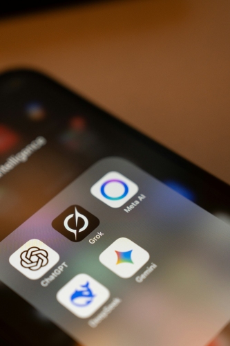 GoogleはAIモデル「Gemini 3.5 Pro」を6月中に一般提供する方針を示しているが、6月9日時点ではまだ正式リリースに至っていない。Photo by Salvador Rios on Unsplash GoogleはAIモデル「Gemini 3.5 Pro」を6月中に一般提供する方針を示しているが、6月9日時点ではまだ正式リリースに至っていない。Photo by Salvador Rios on Unsplash