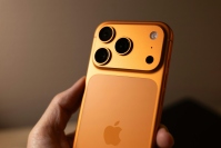 2026年9月の発表が有力視されるiPhone 18 Proについて、サプライチェーンアナリストや業界関係者から複数の情報が出そろいつつある。写真は2025年9月に発売されたiPhone 17(コズミックオレンジ)。Photo by James A. Molnar on Unsplash 2026年9月の発表が有力視されるiPhone 18 Proについて、サプライチェーンアナリストや業界関係者から複数の情報が出そろいつつある。写真は2025年9月に発売されたiPhone 17(コズミックオレンジ)。Photo by James A. Molnar on Unsplash