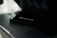 OpenAIは6月14日、コンサルティング会社やSIerを対象とした初の公式グローバルパートナープログラム「OpenAI Partner Network」を発表した。Photo by Zac Wolff on Unsplash