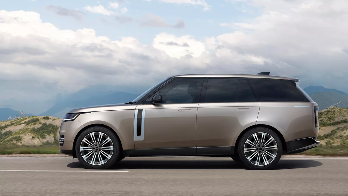 新型レンジローバーEV、グッドウッドで量産仕様を初公開：800V急速充電対応も牽..