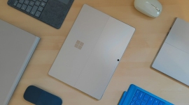 Microsoftの未発表製品「Surface Laptop Ultra」の試作機を入手したという人物が非公式のベンチマーク結果を公開した。写真は、既存のSurface製品。Photo by Zhou Fang on Unsplash Microsoftの未発表製品「Surface Laptop Ultra」の試作機を入手したという人物が非公式のベンチマーク結果を公開した。写真は、既存のSurface製品。Photo by Zhou Fang on Unsplash