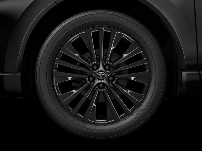 トヨタ自動車は8月3日、クロスオーバーSUV「ハリアー」を一部改良して発売した。（写真：同社発表資料より）