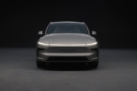 6人乗りのテスラ「Model Y L」は乗り心地と3列目を改善した一方、荷室や充電性能などに弱点を抱える。