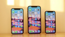 iPhone 18 Proは12GB RAMを搭載する一方、DRAM不足で価格が最大270ドル上昇する可能性がある。写真は旧世代のiPhone。（Photo by Denis Cherkashin on Unsplash）