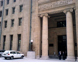“Sumitomo Mitsui” by Chris Gladis, CC BY-ND 2.0