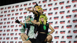 アニメをテーマにしたコスプレで出演者がステージに立ち、賞や賞品を競う「Anime NYC コスプレ・マスカレード」(AnimeNYC.com) アニメをテーマにしたコスプレで出演者がステージに立ち、賞や賞品を競う「Anime NYC コスプレ・マスカレード」(AnimeNYC.com)