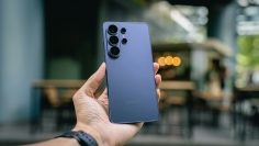 Galaxy S27 UltraとされるCAD画像が流出し、長方形のカメラ台座や3眼構成を採用する可能性が浮上した。写真は現行のGalaxy S26 Ultra（Photo by Amanz on Unsplash）