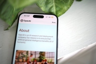 OpenAIのアルトマンCEOがAI普及は予想より遅いと認め、時期未定のIPOを巡る成長性と安全管理が焦点となっている。