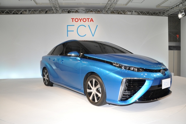 写真]トヨタ、新型セダンタイプの燃料電池自動車を公開（15） - 財経新聞