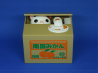 東京おもちゃショー出展の“仕掛け貯金箱「いたずらBANK」”、「ニューヨーク近代美術館」学芸員選抜の年末カタログに採用