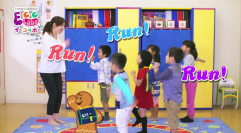 小学館の英語教室「イーコラボ」、The Gingerbread Manのアニメと子どもたちや教室が融合した新テレビコマーシャルを公開開始！