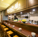洋館をリノベーションした温かみのある店内